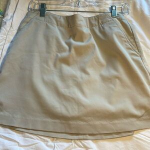 Lady Hagen size 6 khaki golf skort. Dry fit